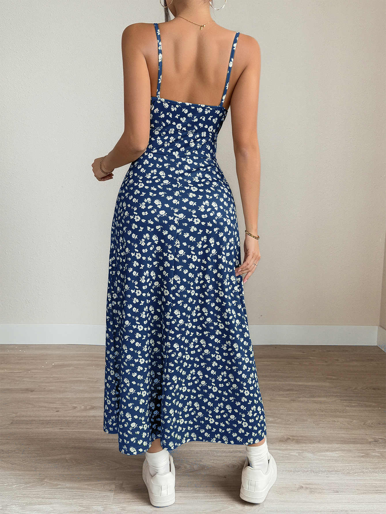Elegant Green Floral Print Maxi Dress with Spaghetti Straps