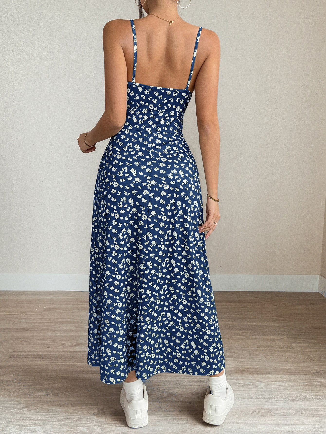 Elegant Green Floral Print Maxi Dress with Spaghetti Straps