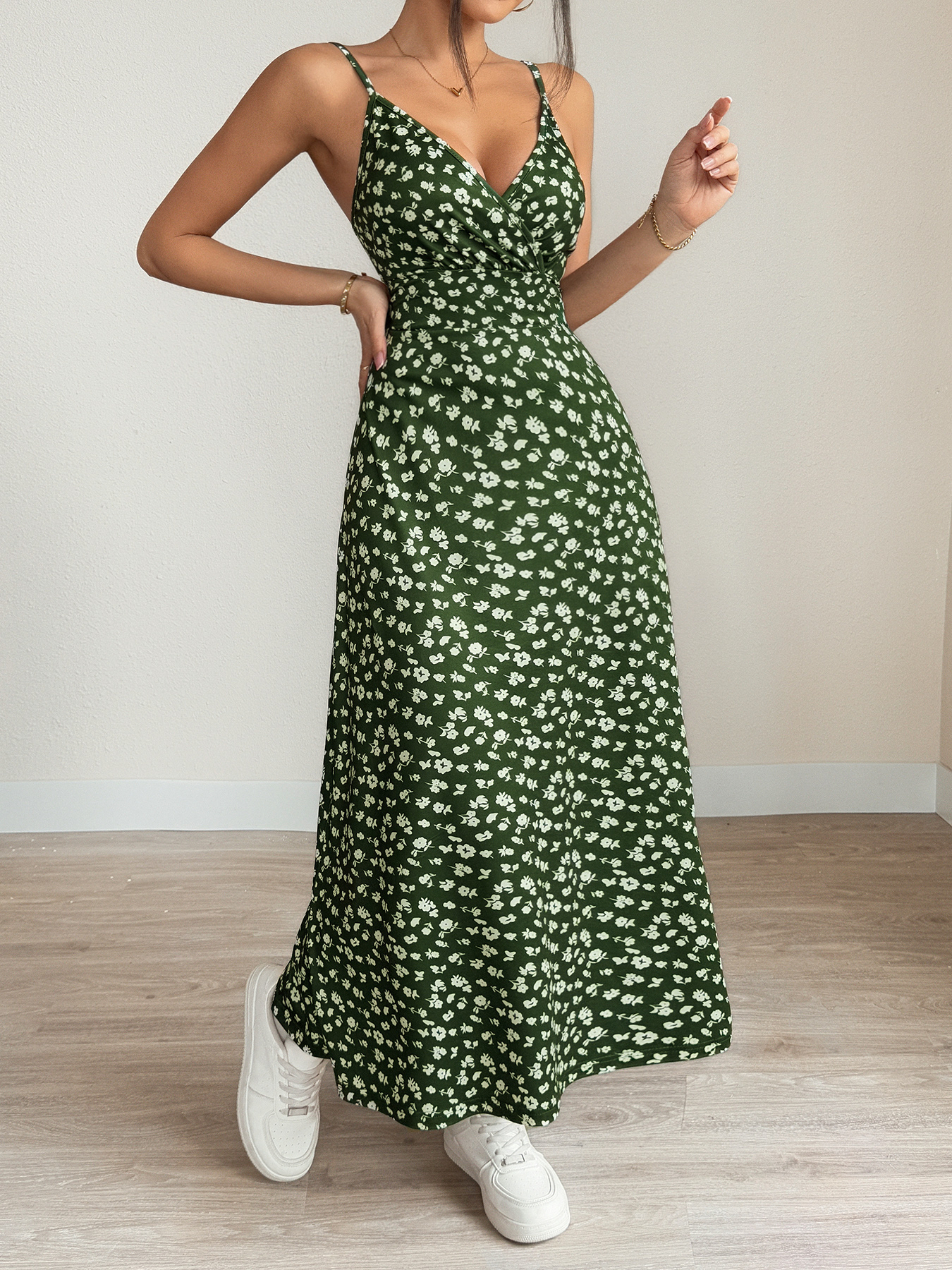 Elegant Green Floral Print Maxi Dress with Spaghetti Straps