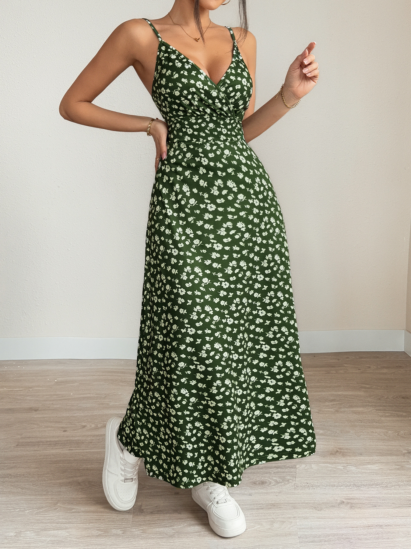 Elegant Green Floral Print Maxi Dress with Spaghetti Straps