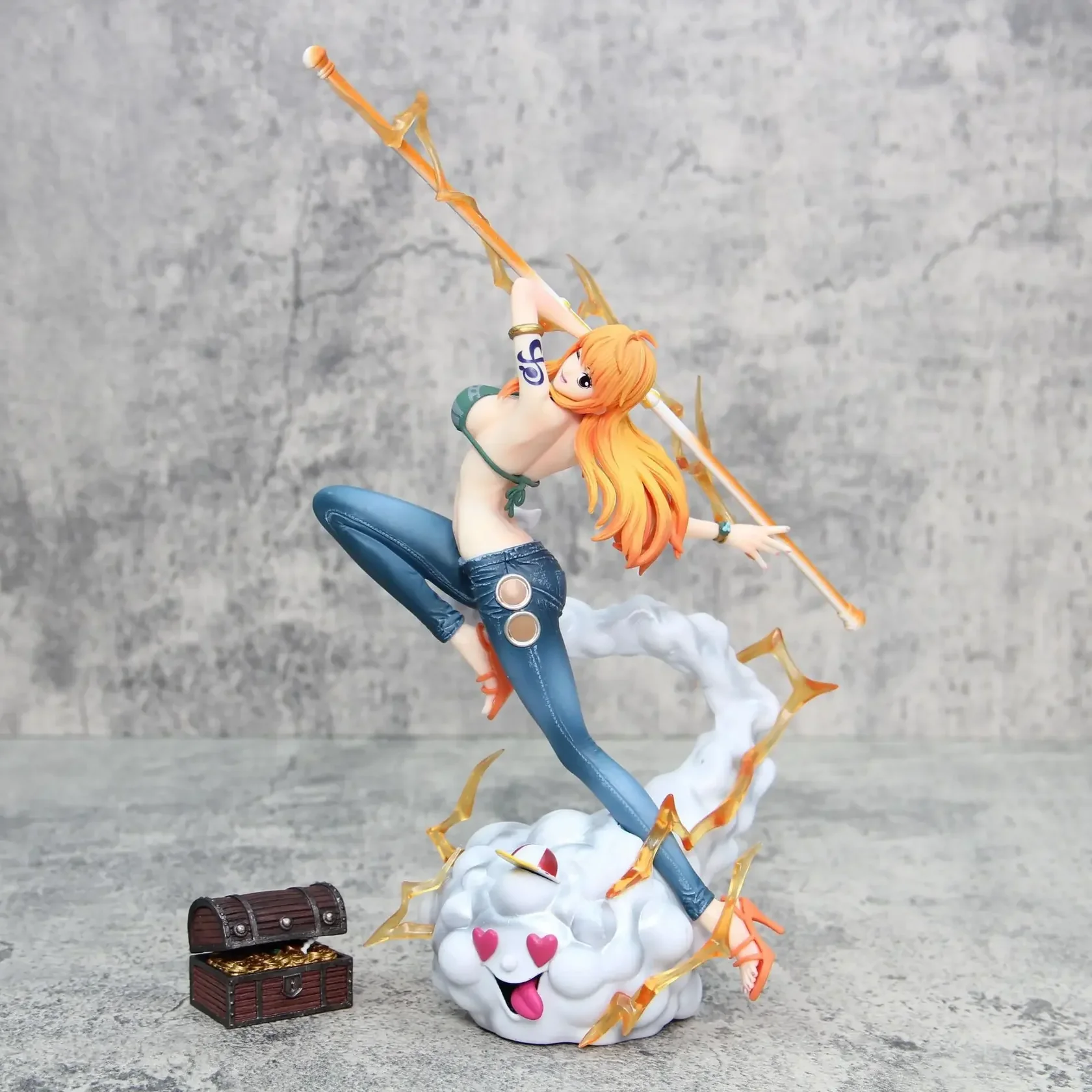 One Piece: Nami. Figurka XL velikosti 32 cm.