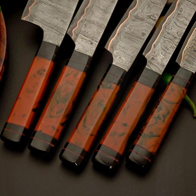 Kézzel készített damaszkuszi acél réz késkészlet | 5 darabos kézzel készített konyhai késkészlet | Kivételesen éles főzőeszközök | Séf ajándék neki, esküvői ajándék