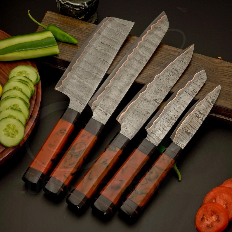 Kézzel készített damaszkuszi acél réz késkészlet | 5 darabos kézzel készített konyhai késkészlet | Kivételesen éles főzőeszközök | Séf ajándék neki, esküvői ajándék