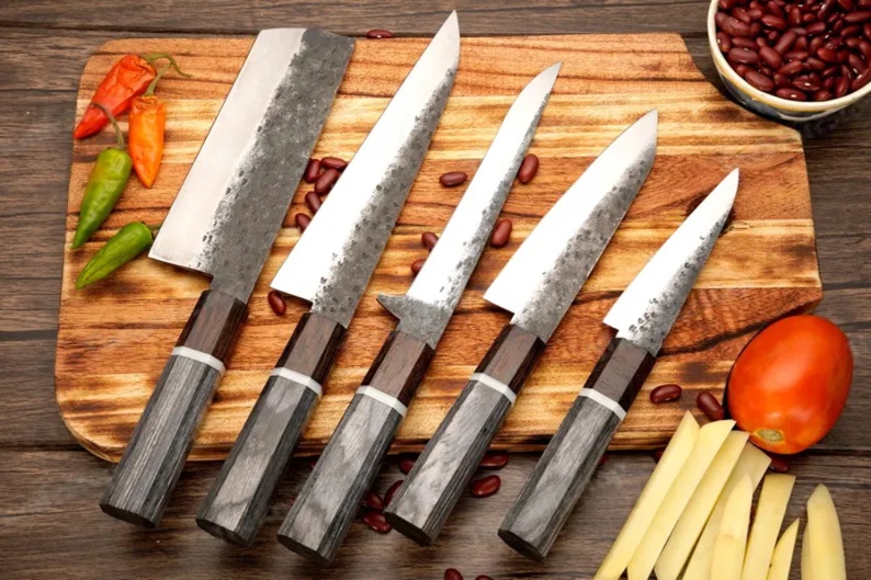 Kézzel kovácsolt japán konyhakés készlet születésnapi ajándéknak, éles penge és korrózióálló anyag, évfordulós ajándék, ajándék férfiaknak, gravírozható kivitelben