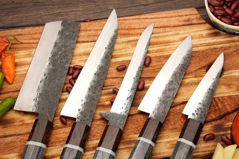 Kézzel kovácsolt japán konyhakés készlet születésnapi ajándéknak, éles penge és korrózióálló anyag, évfordulós ajándék, ajándék férfiaknak, gravírozható kivitelben