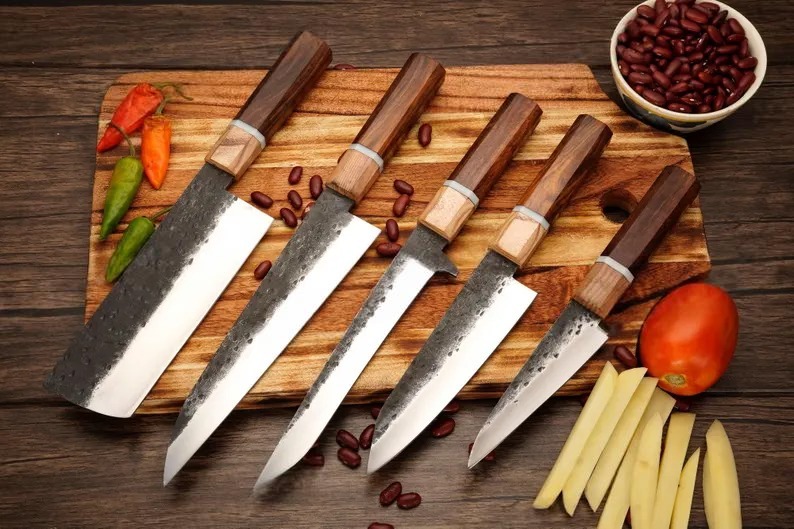 Kézzel kovácsolt japán konyhakés készlet születésnapi ajándéknak, éles penge és korrózióálló anyag, évfordulós ajándék, ajándék férfiaknak, gravírozható kivitelben