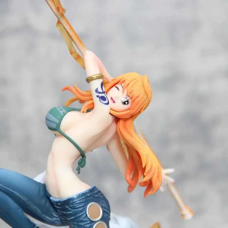 One Piece: Nami. Figurka XL velikosti 32 cm.