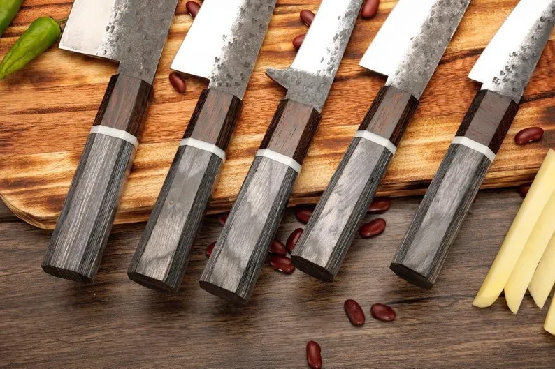 Kézzel kovácsolt japán konyhakés készlet születésnapi ajándéknak, éles penge és korrózióálló anyag, évfordulós ajándék, ajándék férfiaknak, gravírozható kivitelben