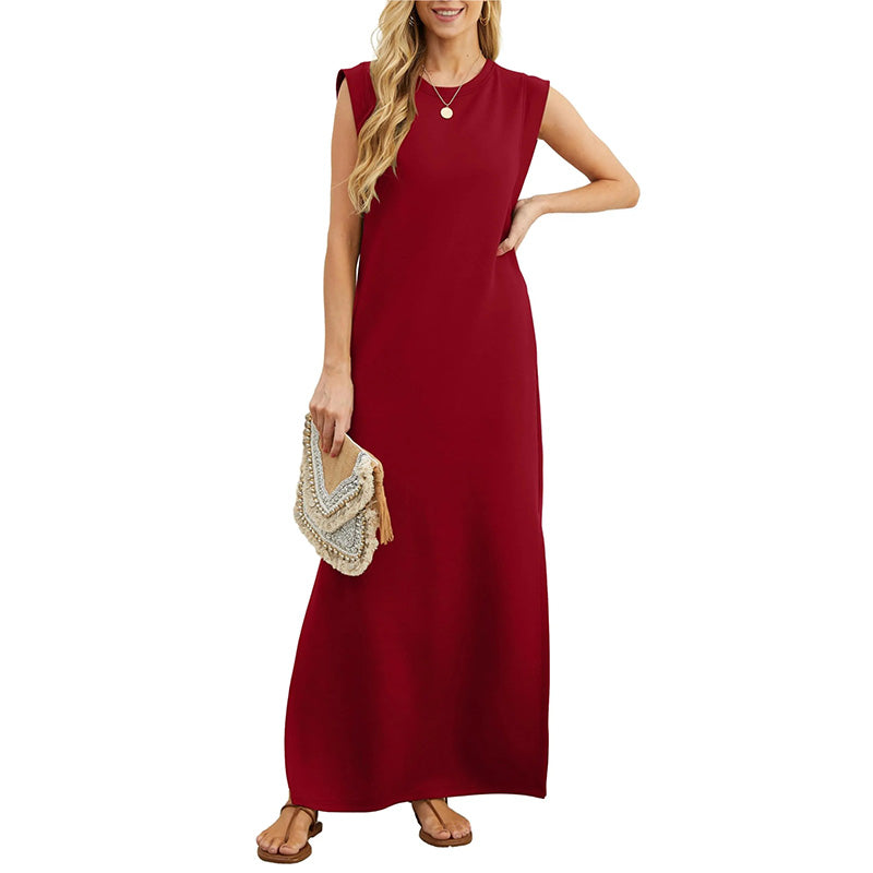 Simple and chic | Sleeveless maxi dress with shoulder pads