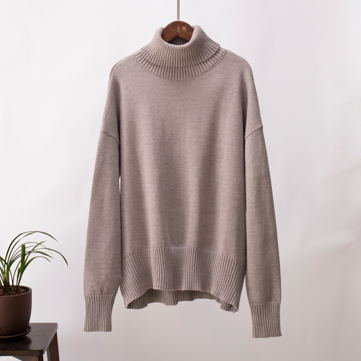 Loose knitted pullover sweater for women