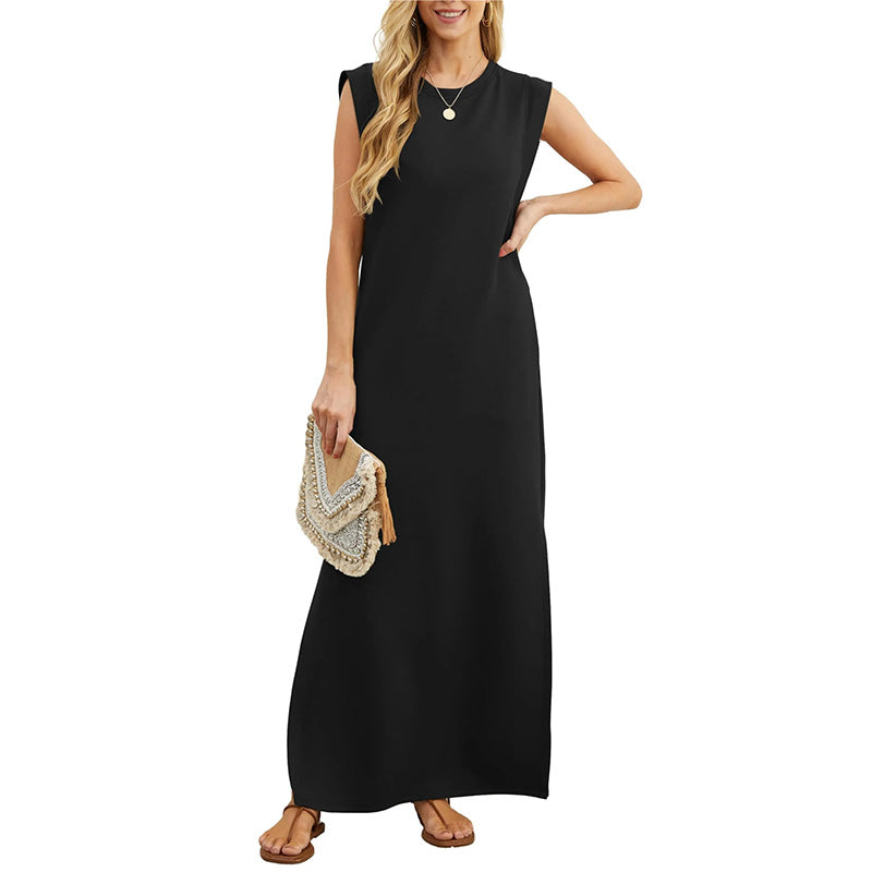 Simple and chic | Sleeveless maxi dress with shoulder pads