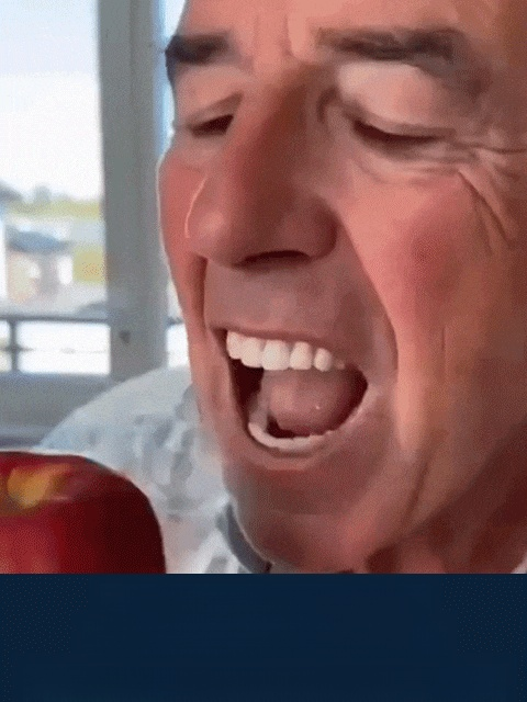 Ultra-realistic artificial teeth with the same shape and color as natural teeth, perfectly adapting to the gums without pain or uncomfortable pressure.