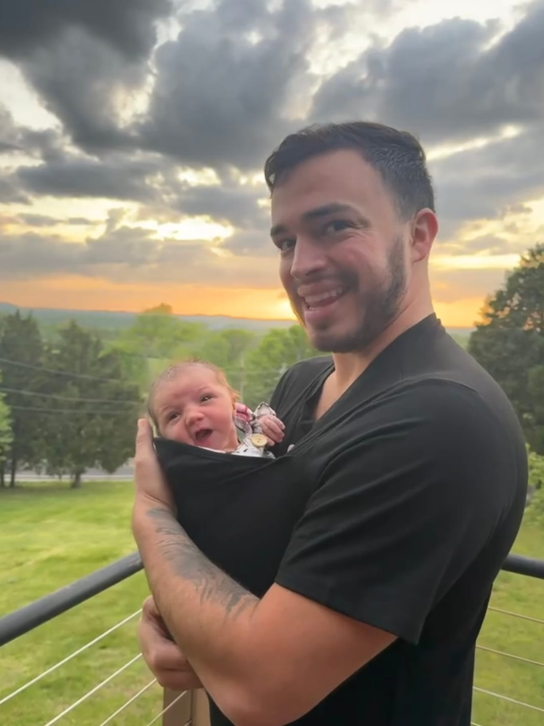 Skin-to-Skin Baby Carrier T-Shirt for Dads & Moms (Unisex) – Kangaroo Pouch for Newborn Bonding(0–5 Months)