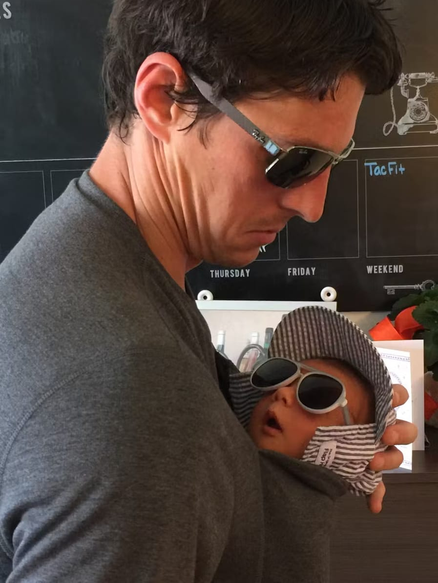 Skin-to-Skin Baby Carrier T-Shirt for Dads & Moms (Unisex) – Kangaroo Pouch for Newborn Bonding(0–5 Months)