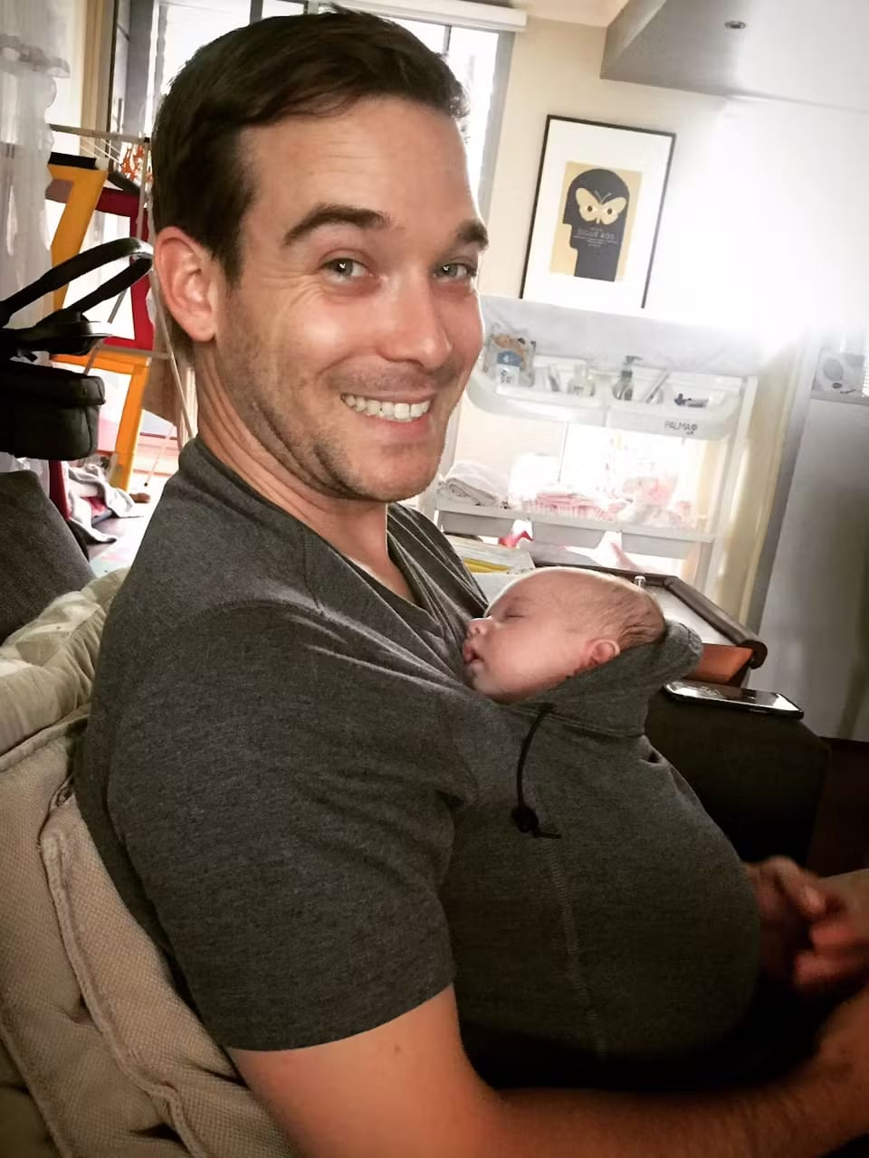 Skin-to-Skin Baby Carrier T-Shirt for Dads & Moms (Unisex) – Kangaroo Pouch for Newborn Bonding(0–5 Months)