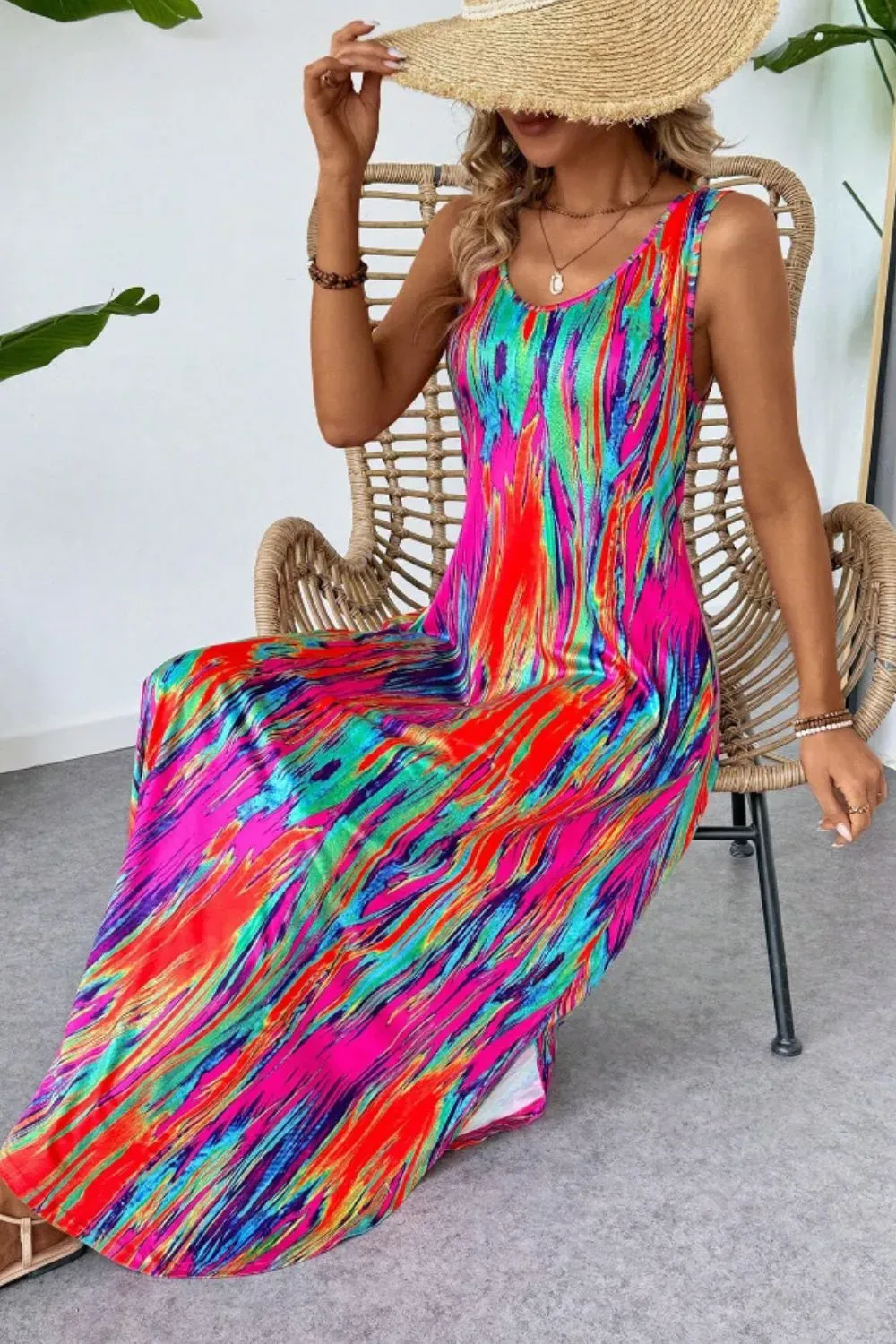 Stylish Sleeveless Dress with Pockets