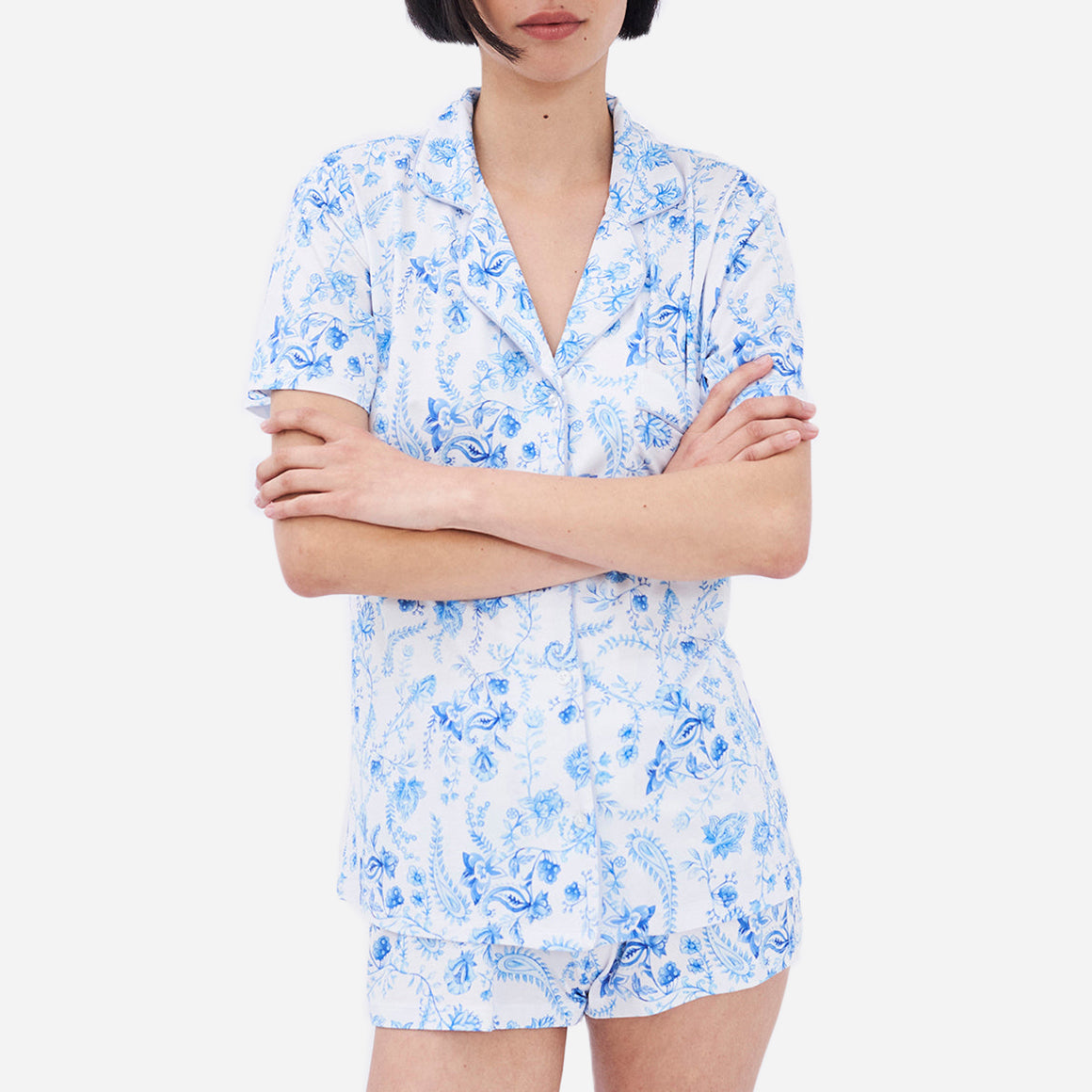 The timeless design of this short pajama set is accentuated by its tailored cut and refined detailing. The button-down front allows for easy wearing and effortless style, while the matching shorts feature an elastic waistband that provides a customized fit.