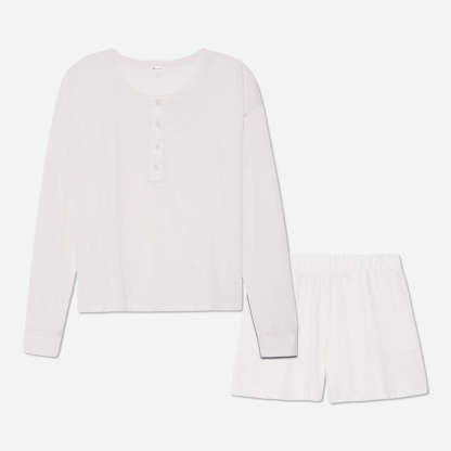 The design of the Chloe PJ Set is as elegant as it is versatile. The classic long sleeve henley shirt features a relaxed fit and a flattering neckline. The cozy shorts offer a comfortable, yet flattering silhouette, with side seam pockets and an elastic waistband ensuring a personalized fit for all body types.