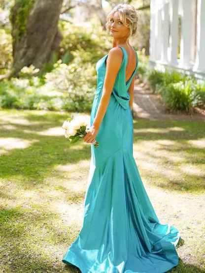 Green Mermaid V Neck Long Prom Dress with Open Back