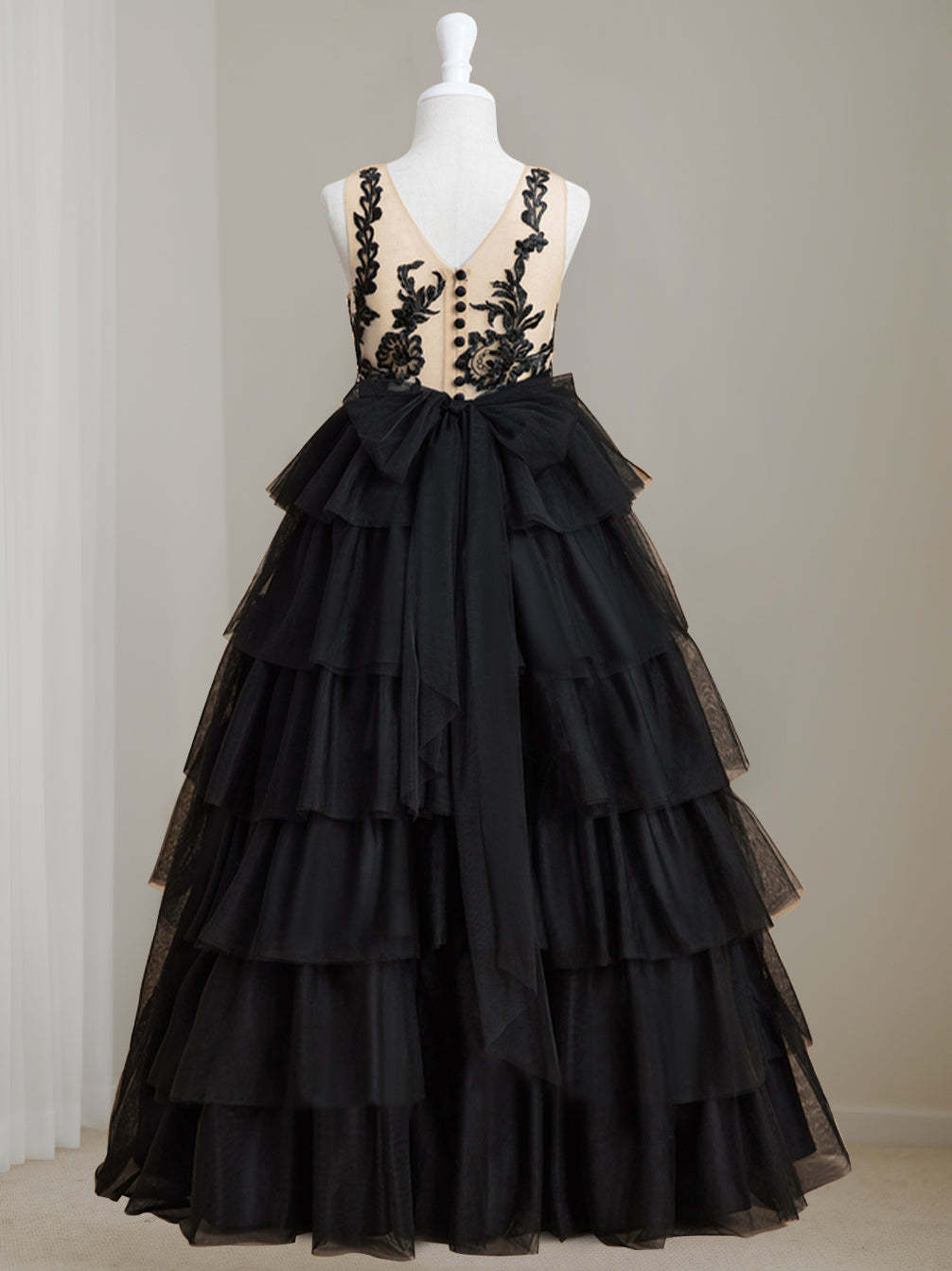 Sleeveless Scoop-Neck Floor-Length Ball Gown Flower Girl Dress with Lace