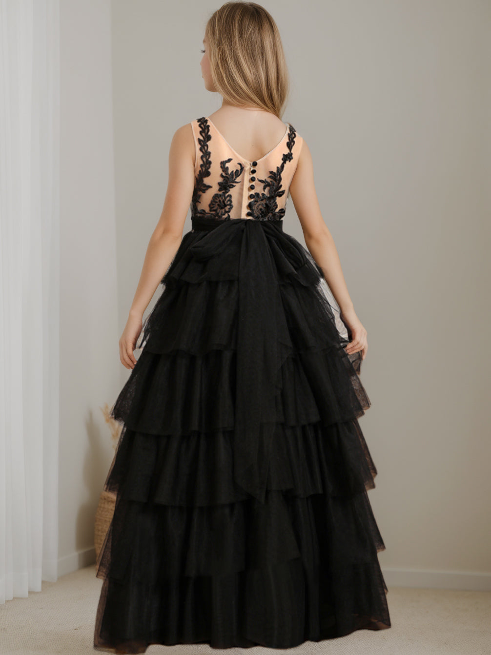 Sleeveless Scoop-Neck Floor-Length Ball Gown Flower Girl Dress with Lace