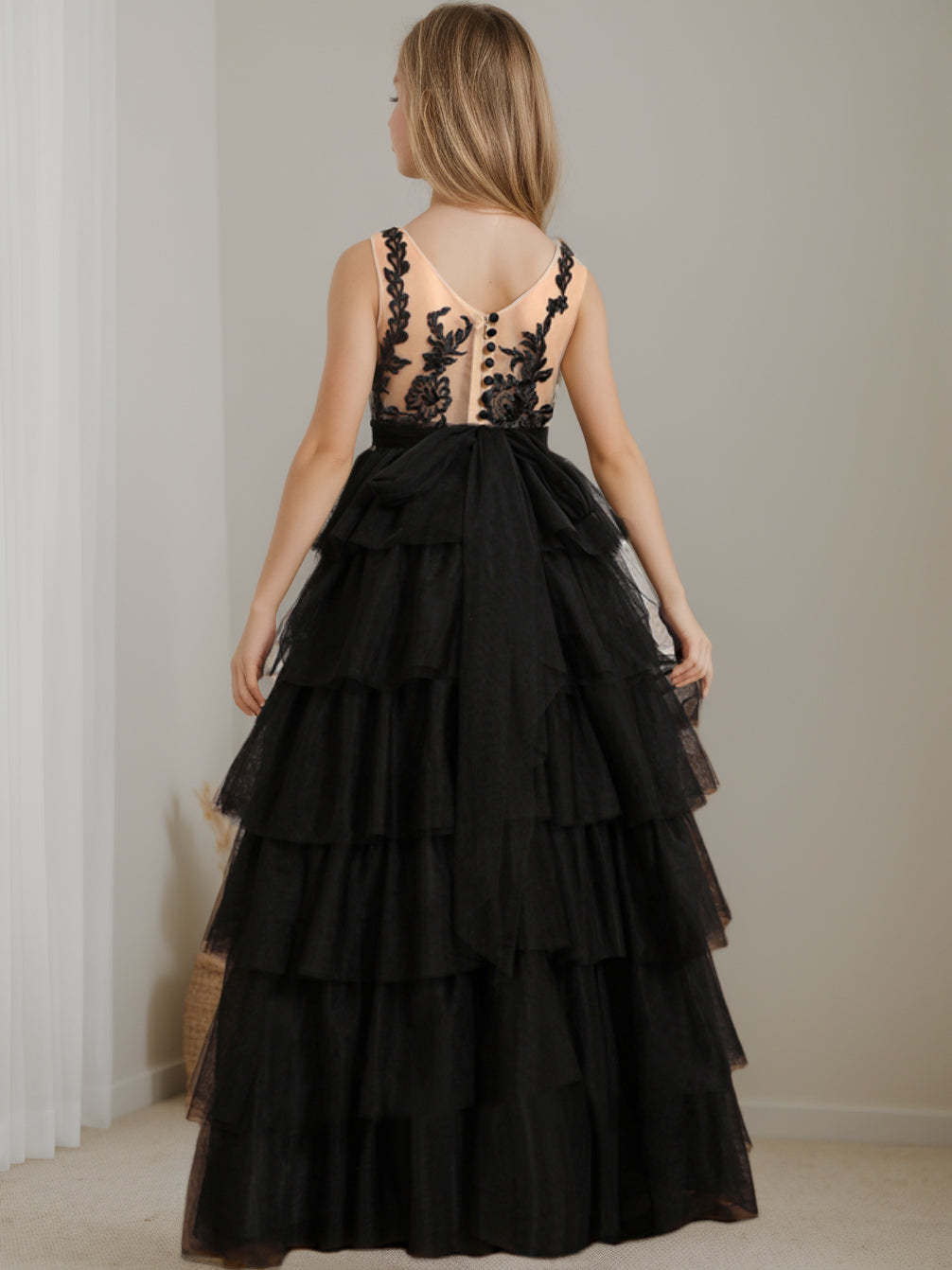 Sleeveless Scoop-Neck Floor-Length Ball Gown Flower Girl Dress with Lace