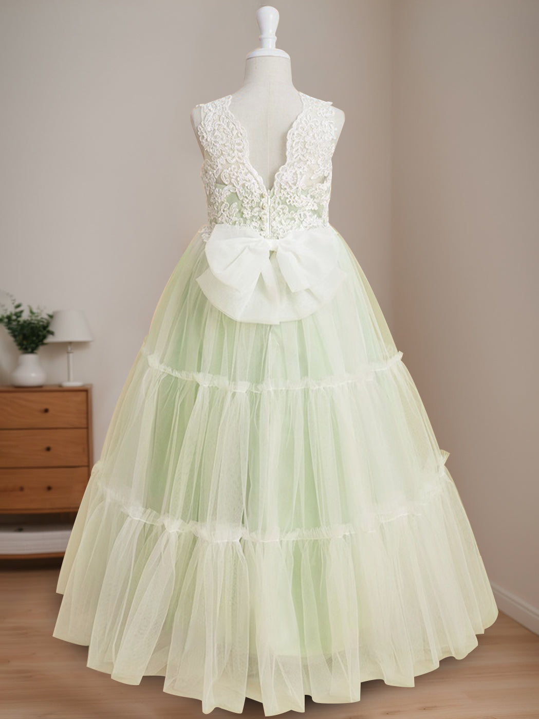 Sleeveless V-Neck Floor-Length Ball-Gown Flower Girl Dress Featuring Lace