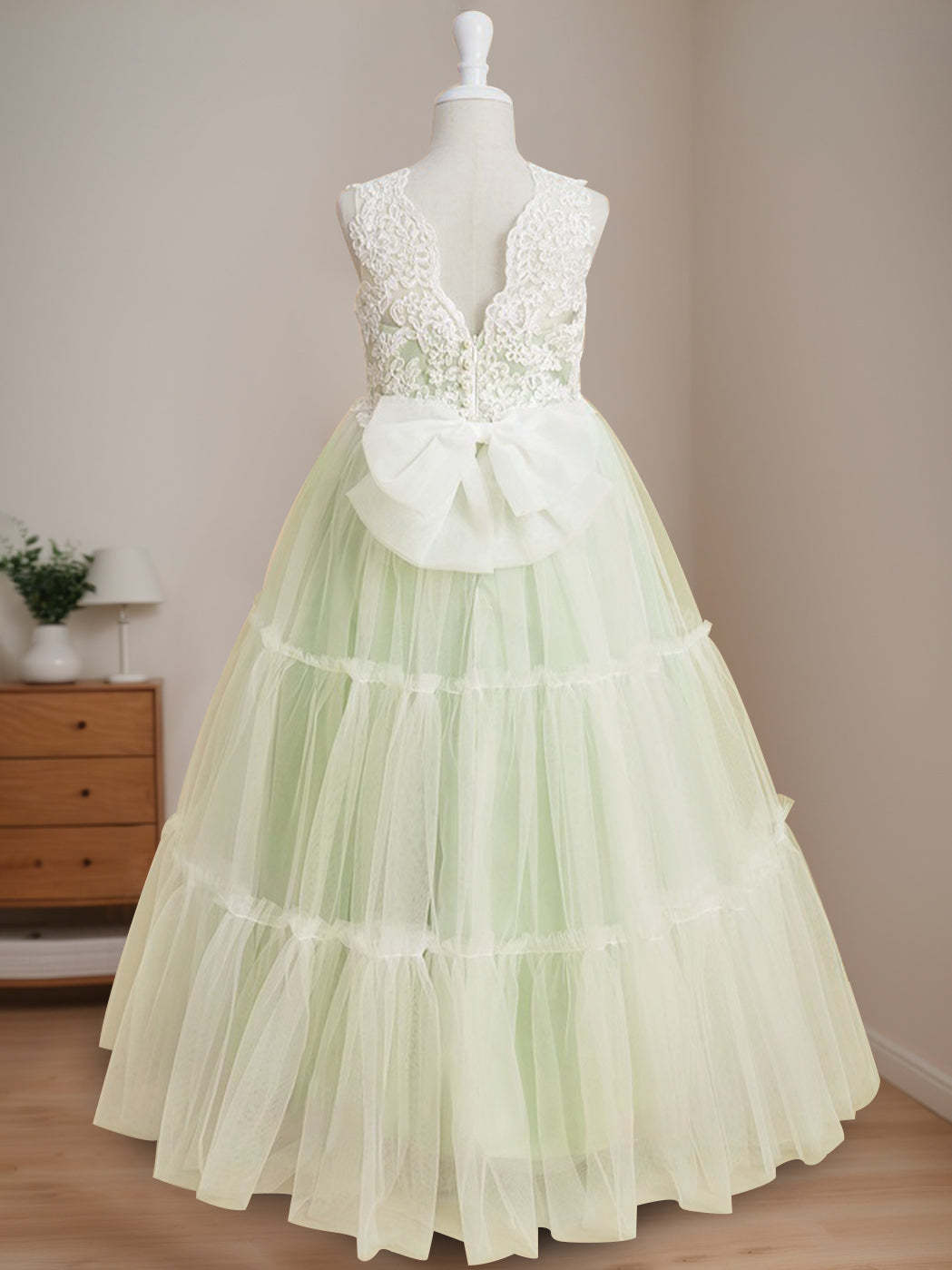 Sleeveless V-Neck Floor-Length Ball-Gown Flower Girl Dress Featuring Lace