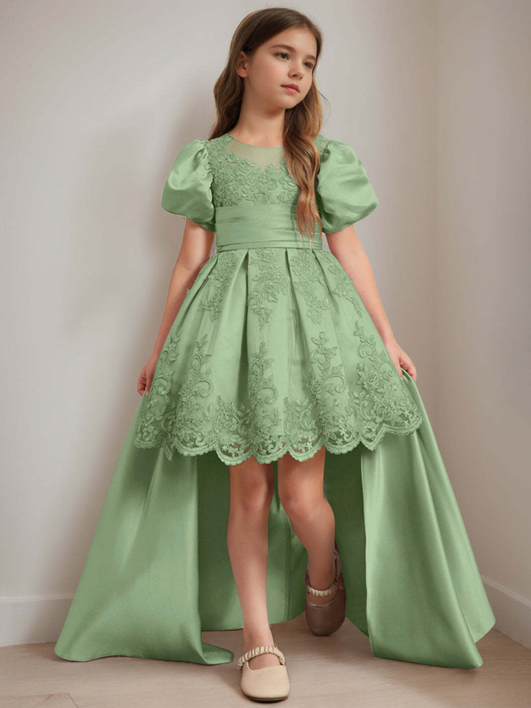Scoop Neck Knee-Length Ball Gown with Short Sleeves and Appliques for Flower Girls