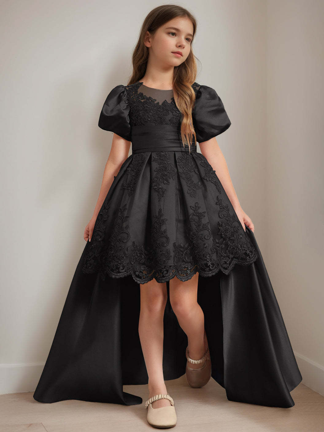 Scoop Neck Knee-Length Ball Gown with Short Sleeves and Appliques for Flower Girls