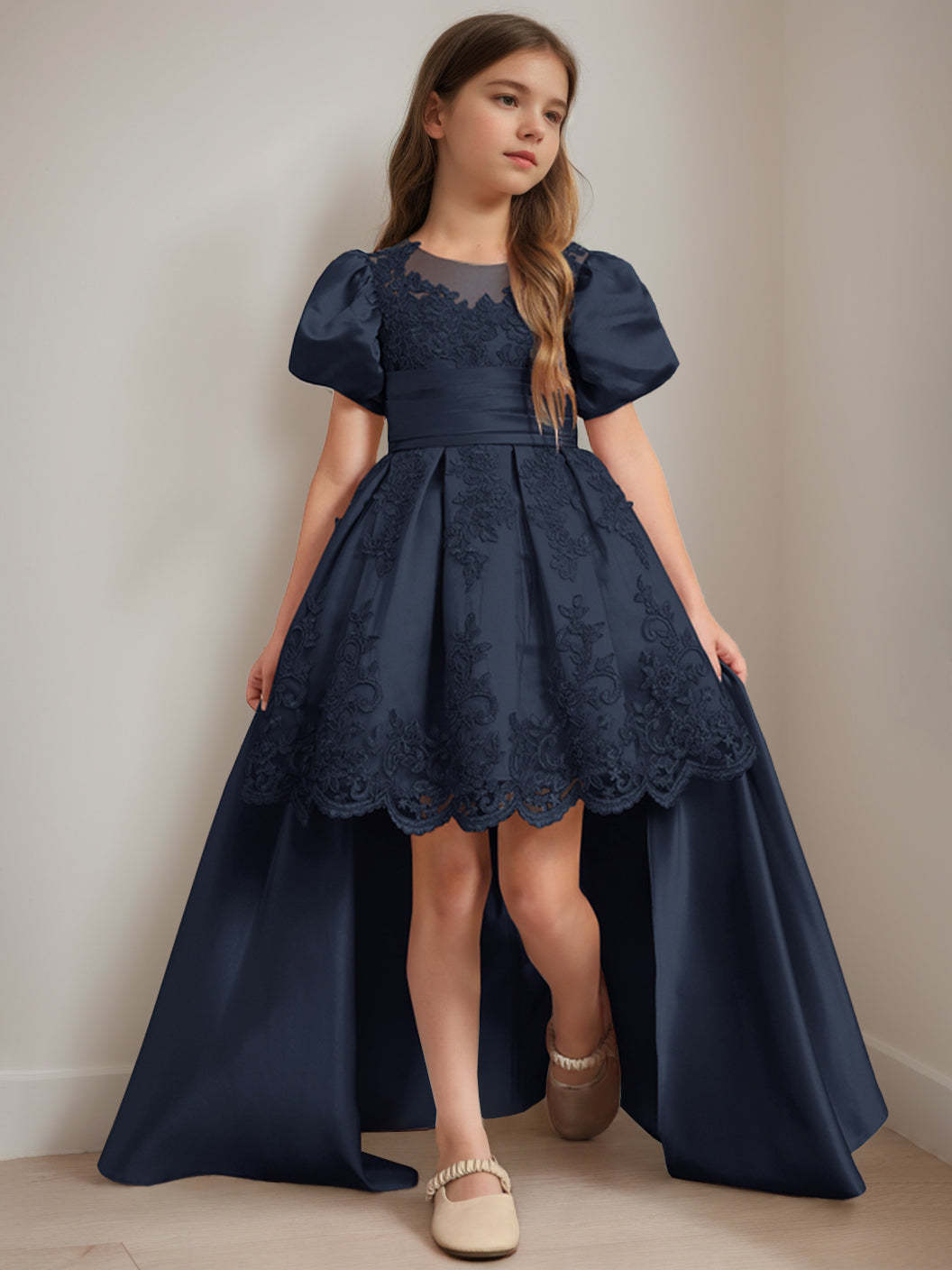 Scoop Neck Knee-Length Ball Gown with Short Sleeves and Appliques for Flower Girls