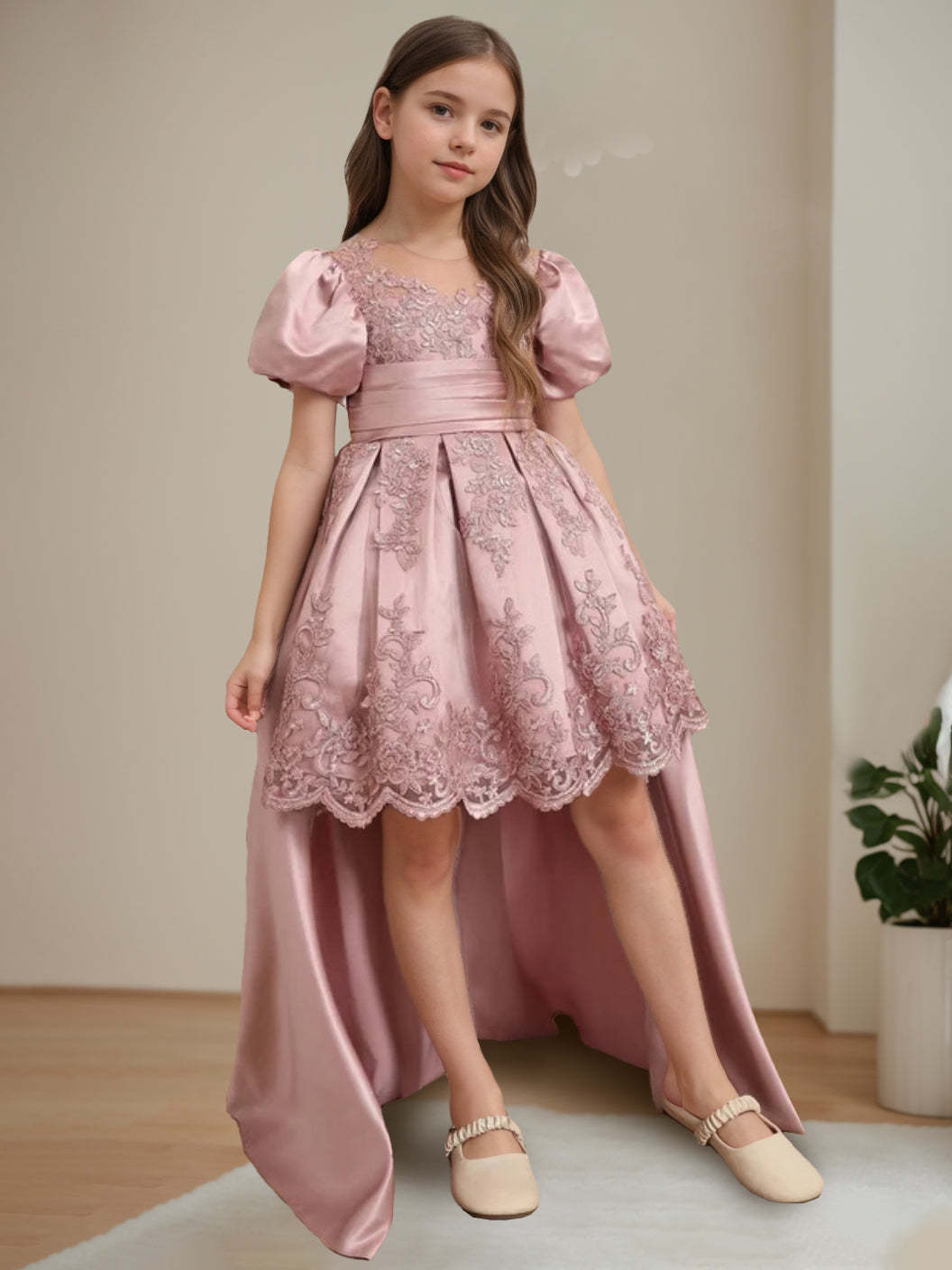 Scoop Neck Knee-Length Ball Gown with Short Sleeves and Appliques for Flower Girls