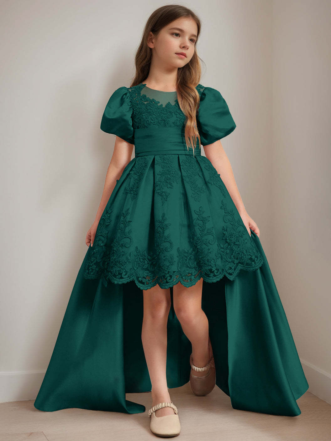 Scoop Neck Knee-Length Ball Gown with Short Sleeves and Appliques for Flower Girls