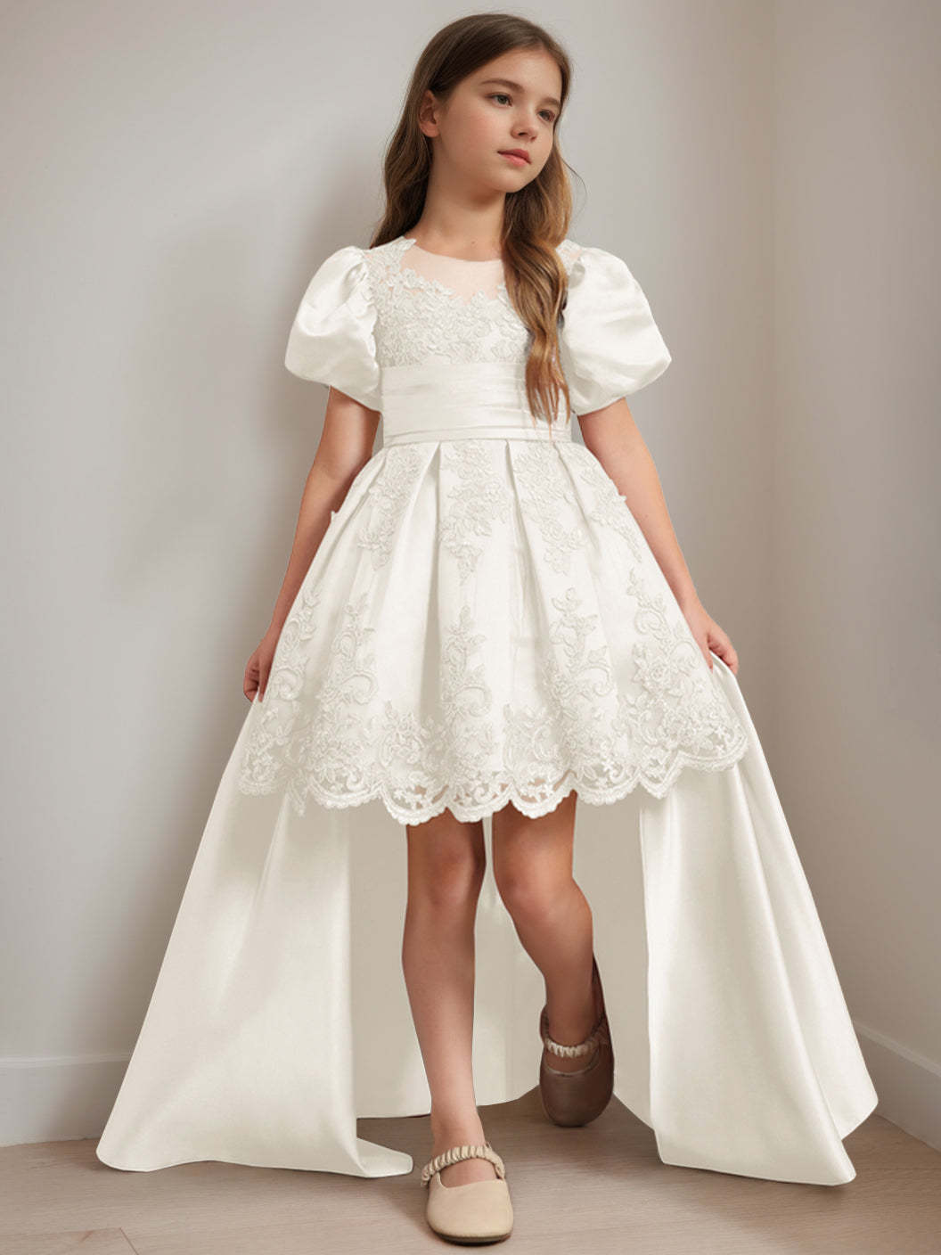 Scoop Neck Knee-Length Ball Gown with Short Sleeves and Appliques for Flower Girls