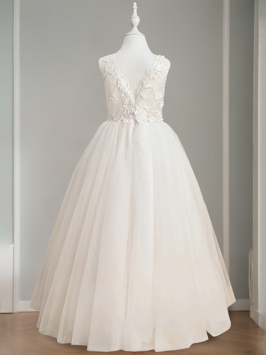 Floor-Length Sleeveless Flower Girl Dress with Appliques in A-Line/Princess Cut and Round Neck