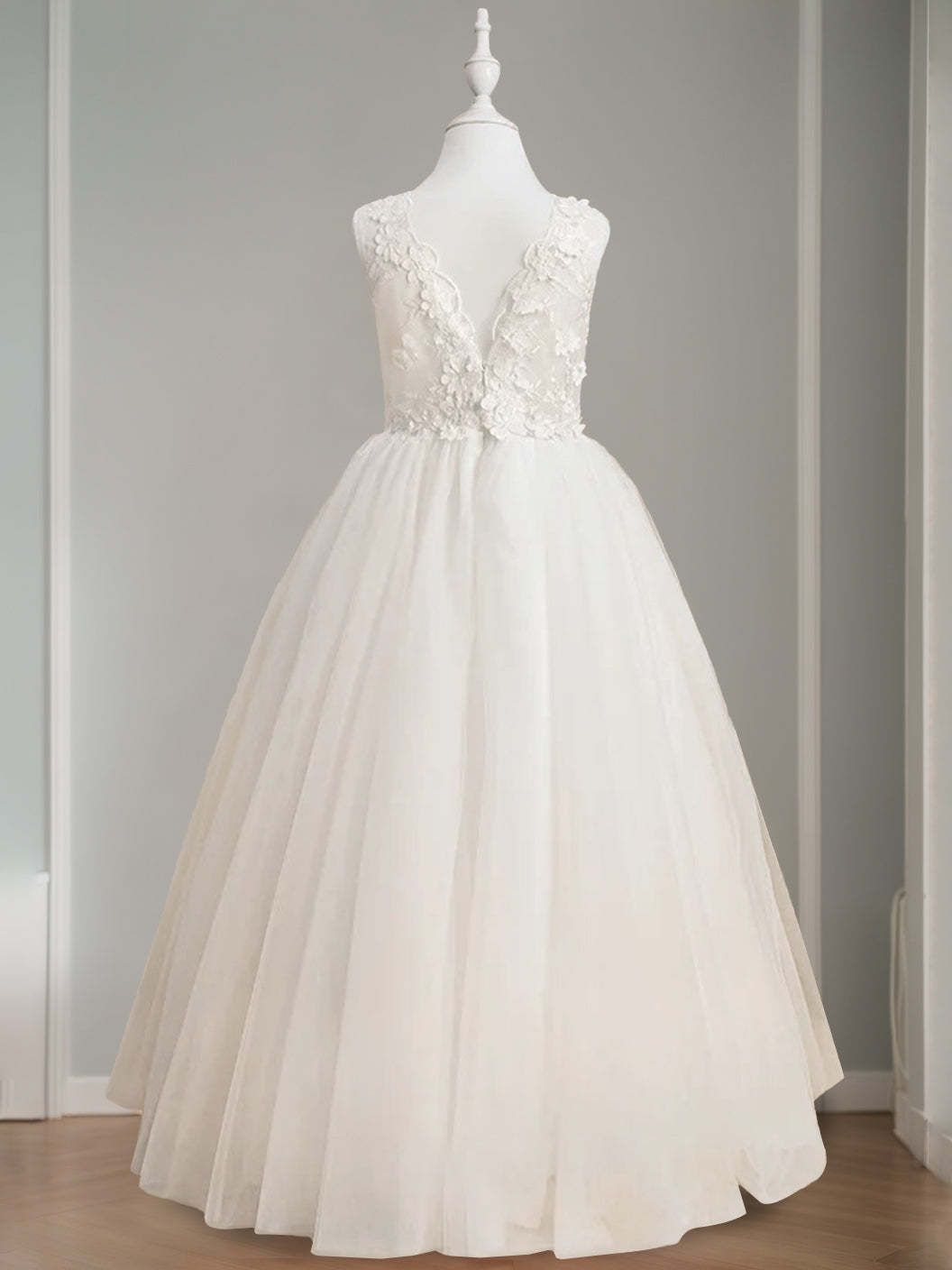 Floor-Length Sleeveless Flower Girl Dress with Appliques in A-Line/Princess Cut and Round Neck