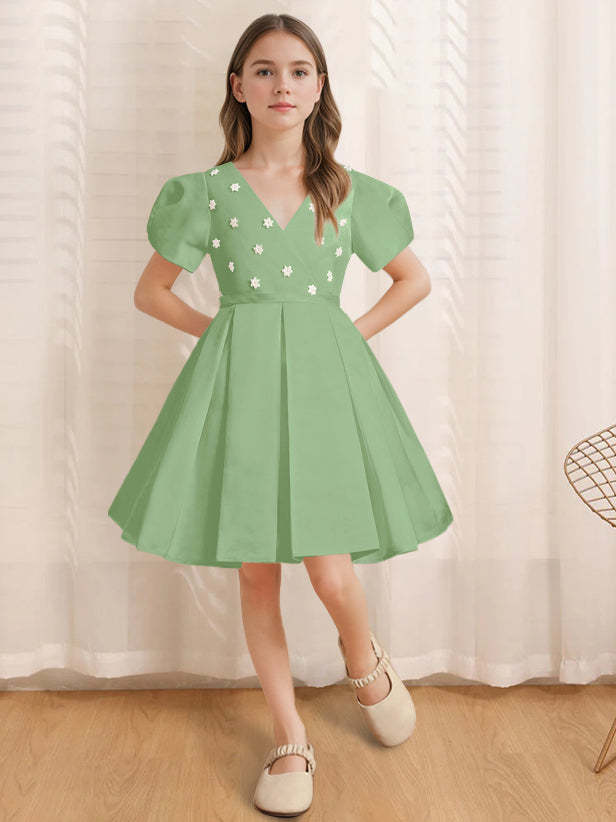 Knee-Length Flower Girl Dress with Appliques in A-Line/Princess V-Neck and Short Sleeves