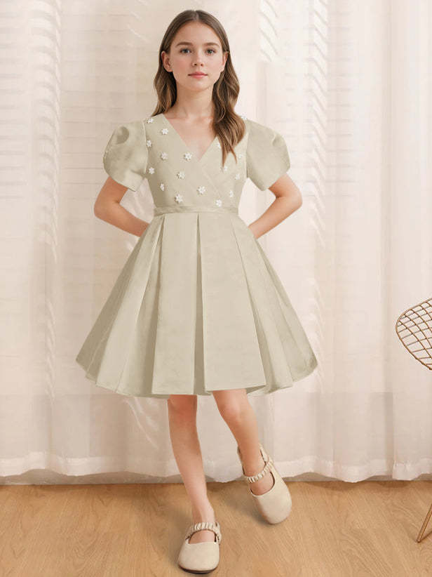 Knee-Length Flower Girl Dress with Appliques in A-Line/Princess V-Neck and Short Sleeves