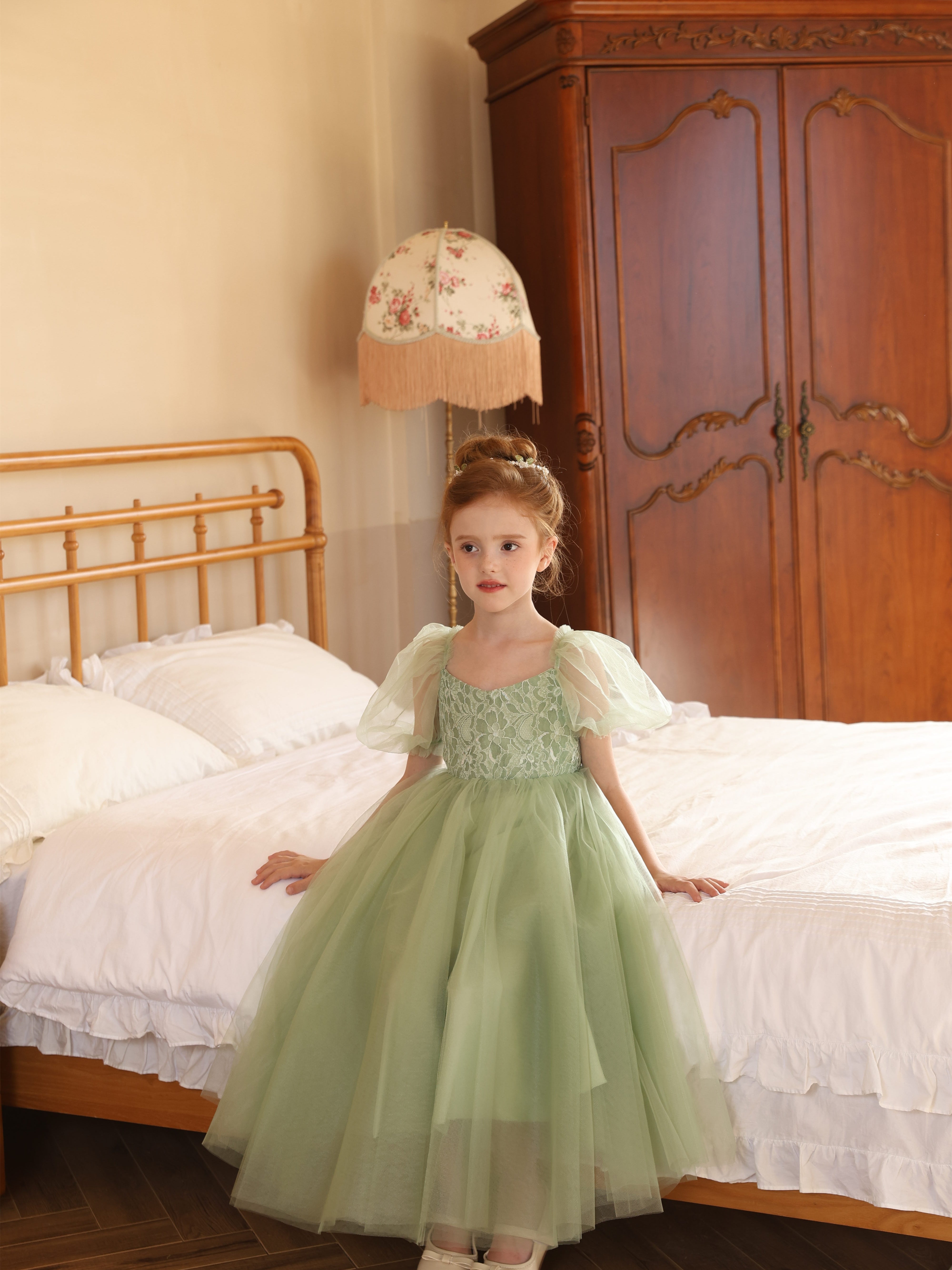 Scoop Neck Tea-Length Ball Gown with Short Sleeves and Tulle Flower Girl Dresses