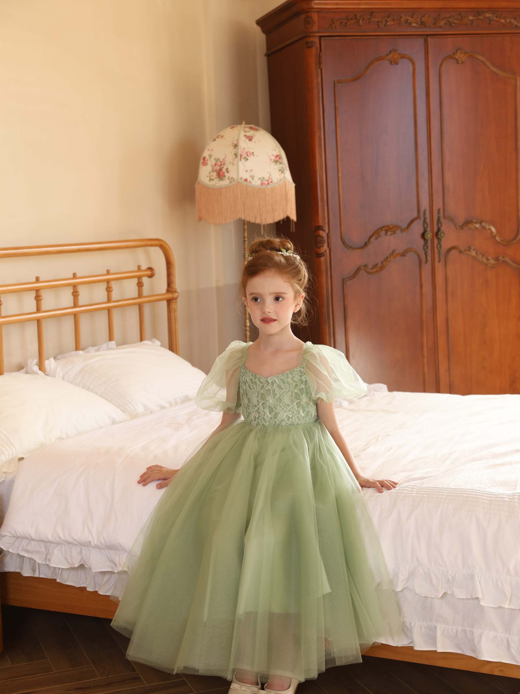 Scoop Neck Tea-Length Ball Gown with Short Sleeves and Tulle Flower Girl Dresses