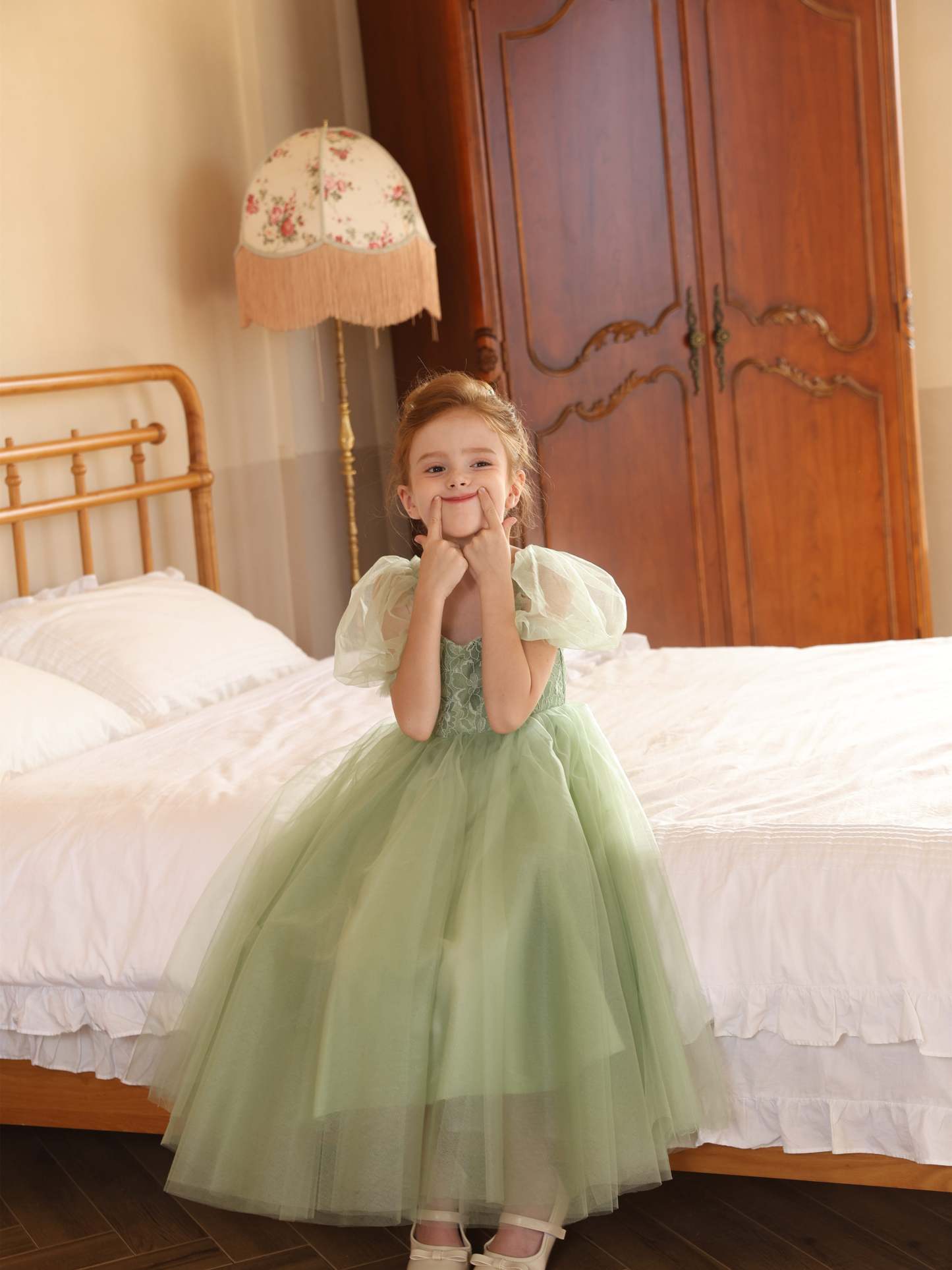 Scoop Neck Tea-Length Ball Gown with Short Sleeves and Tulle Flower Girl Dresses