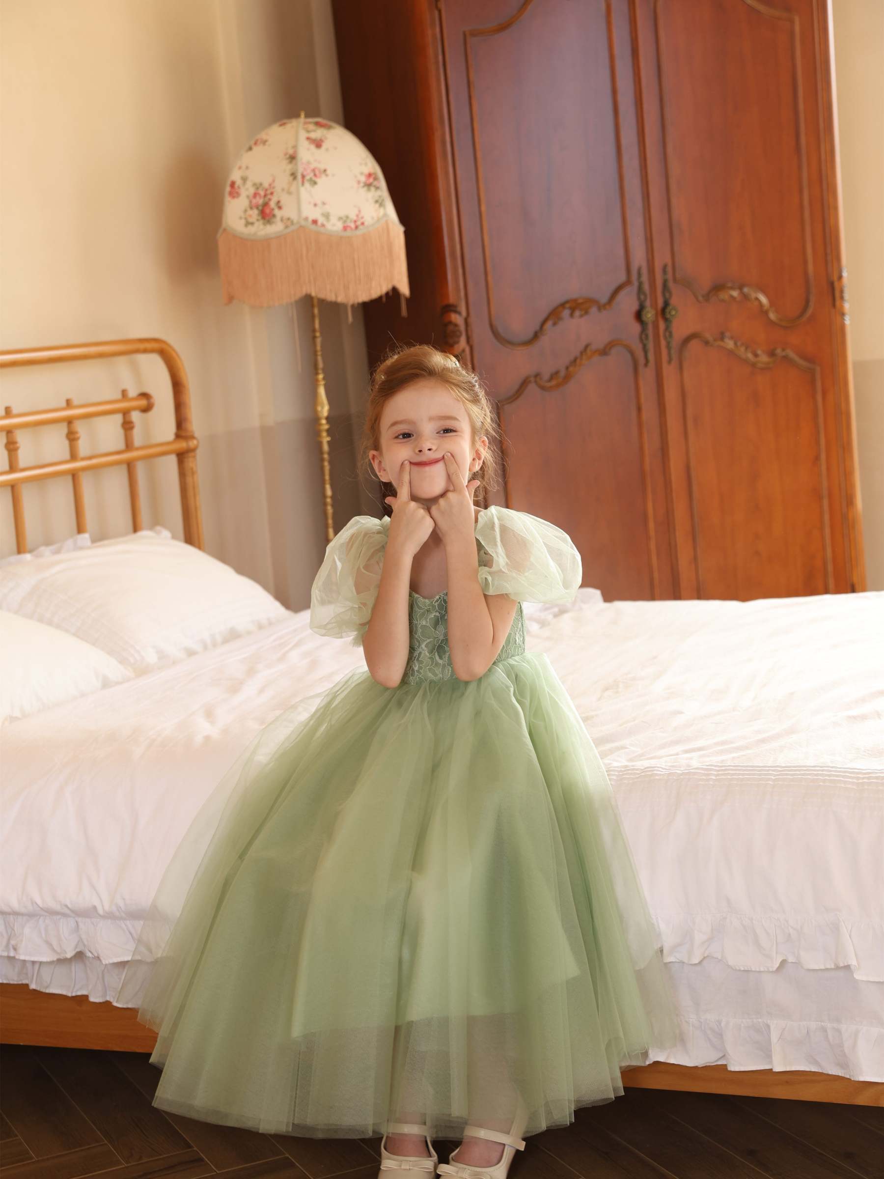 Scoop Neck Tea-Length Ball Gown with Short Sleeves and Tulle Flower Girl Dresses