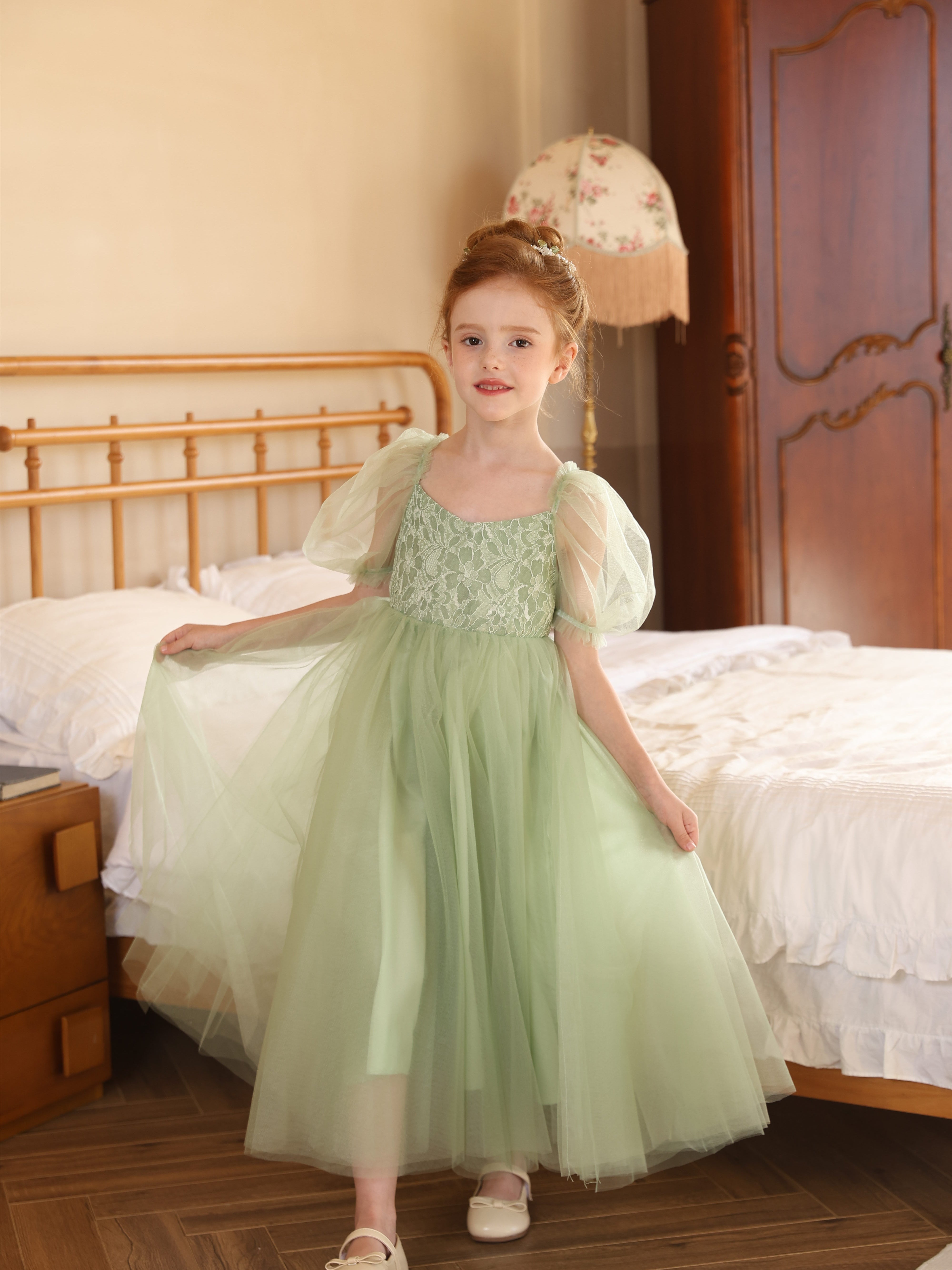 Scoop Neck Tea-Length Ball Gown with Short Sleeves and Tulle Flower Girl Dresses