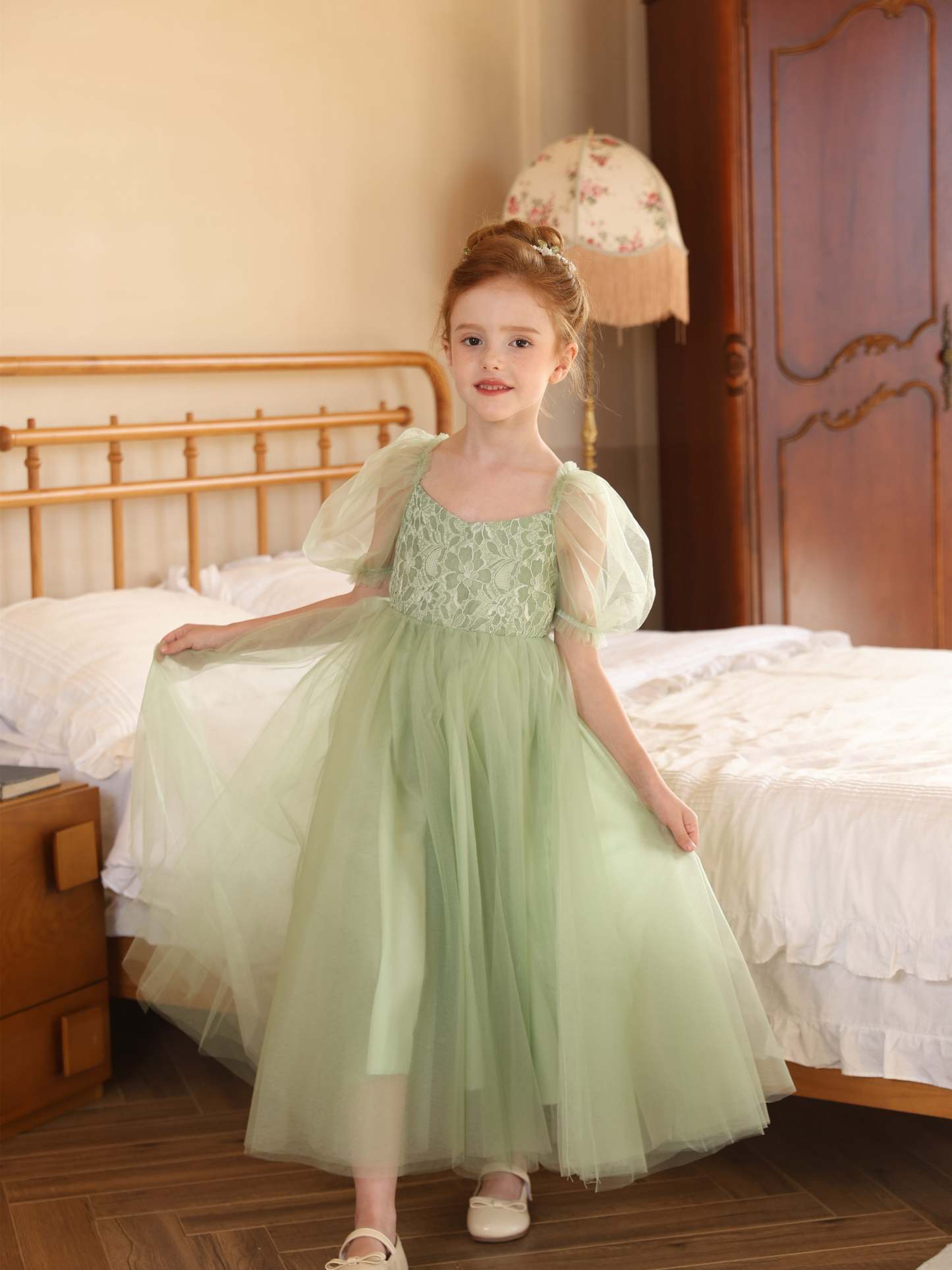 Scoop Neck Tea-Length Ball Gown with Short Sleeves and Tulle Flower Girl Dresses