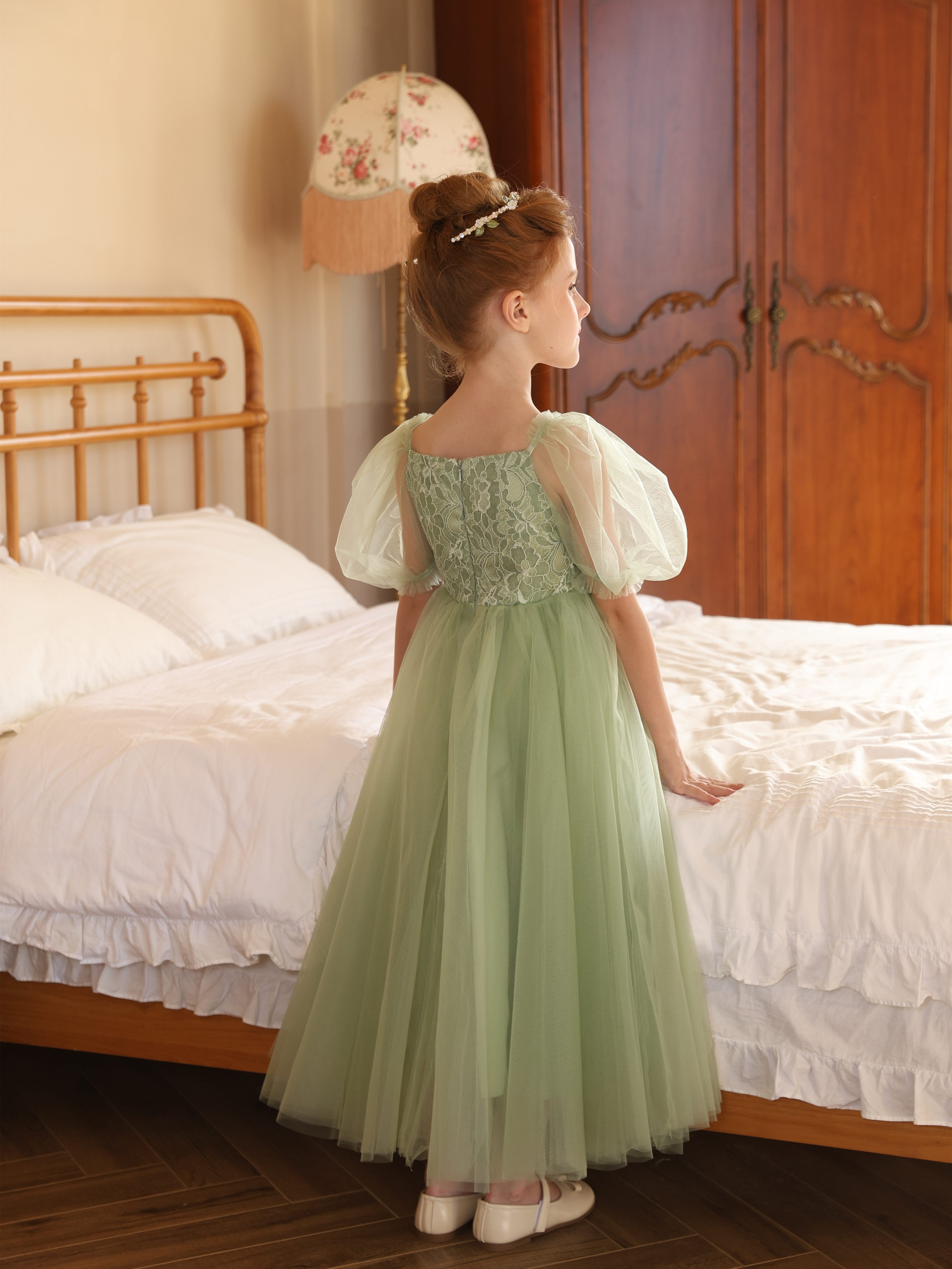 Scoop Neck Tea-Length Ball Gown with Short Sleeves and Tulle Flower Girl Dresses