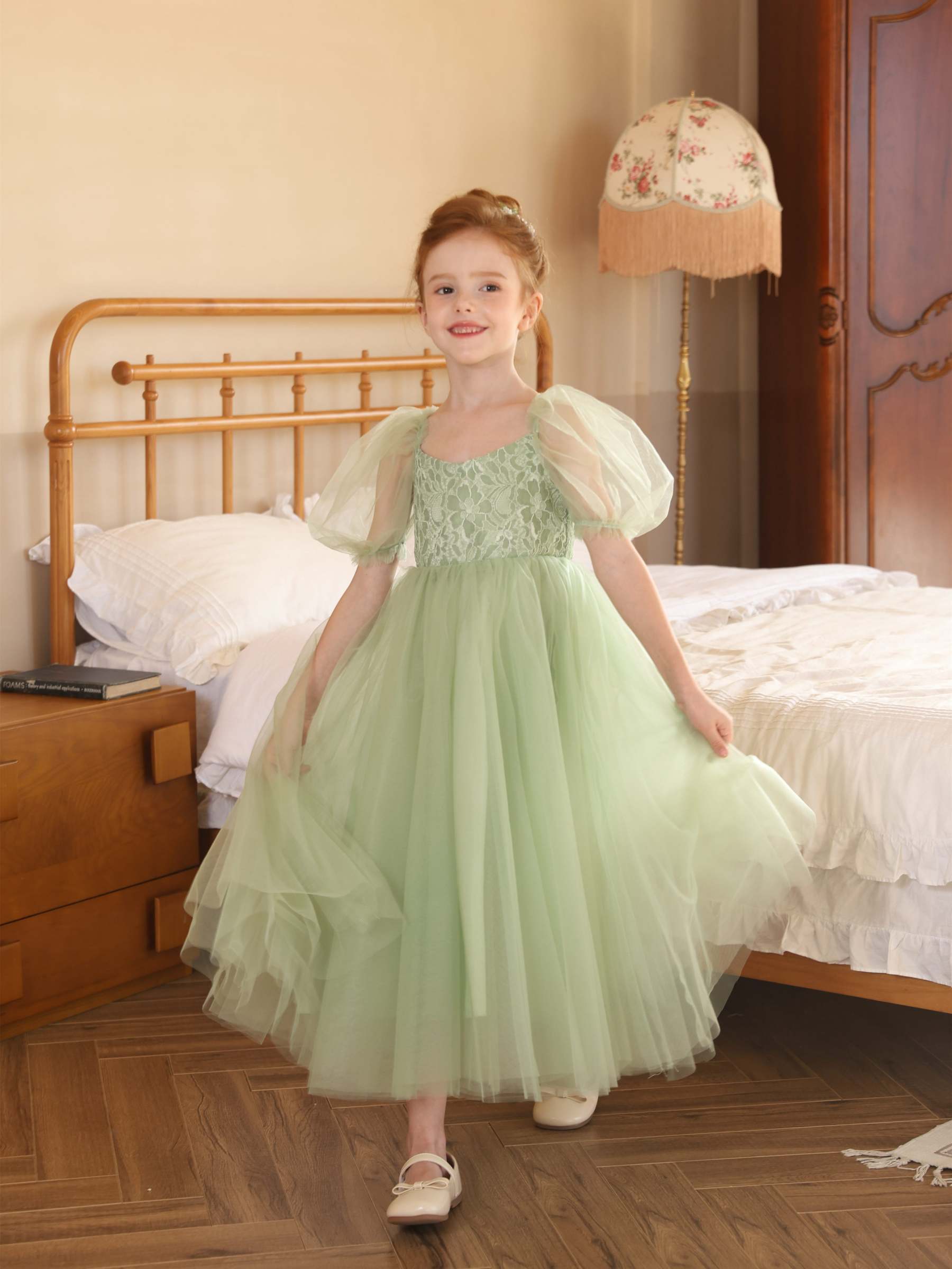 Scoop Neck Tea-Length Ball Gown with Short Sleeves and Tulle Flower Girl Dresses