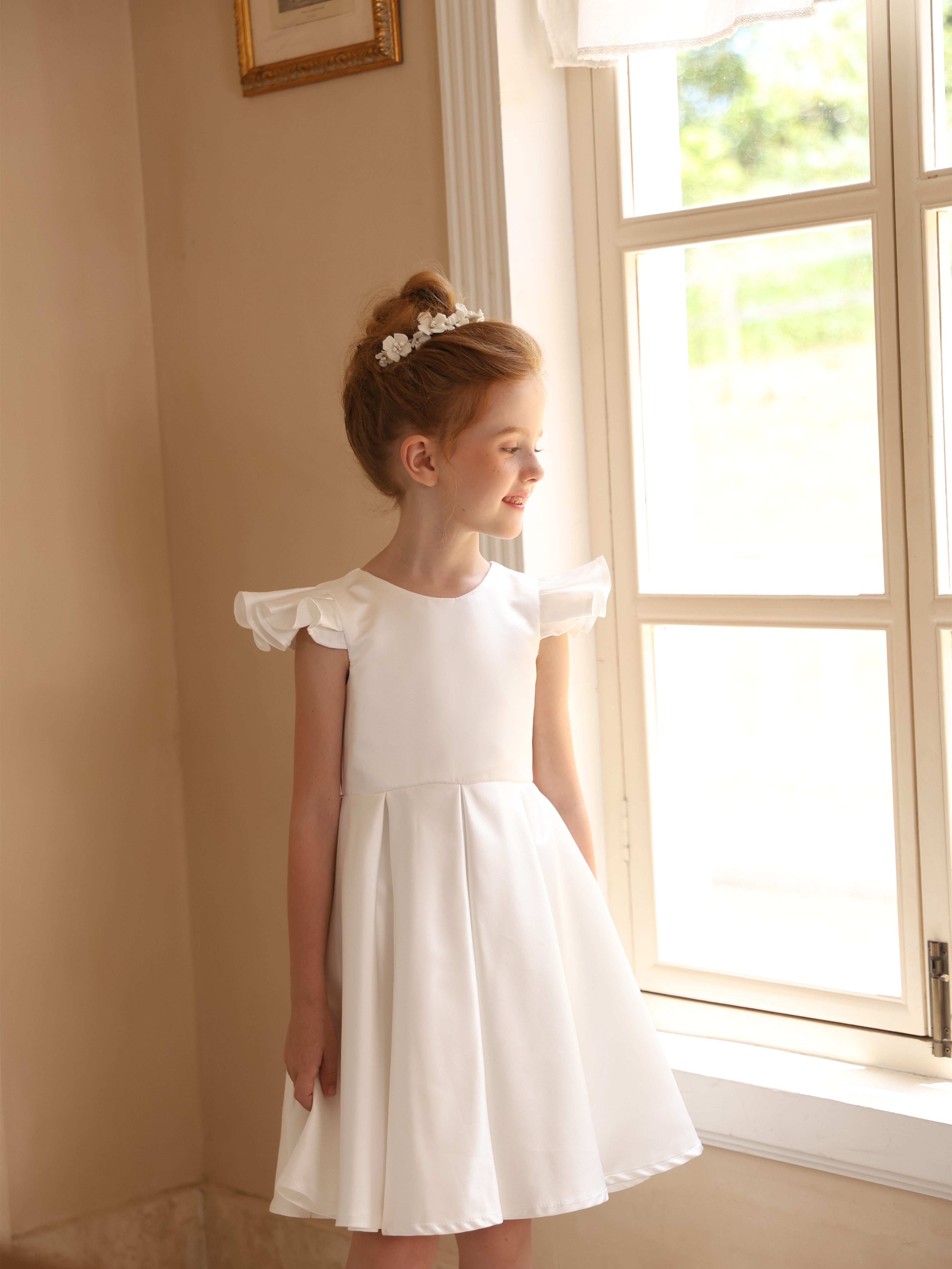 Sleeveless Knee-Length Satin Ball-Gown with Ruched Details for Flower Girls