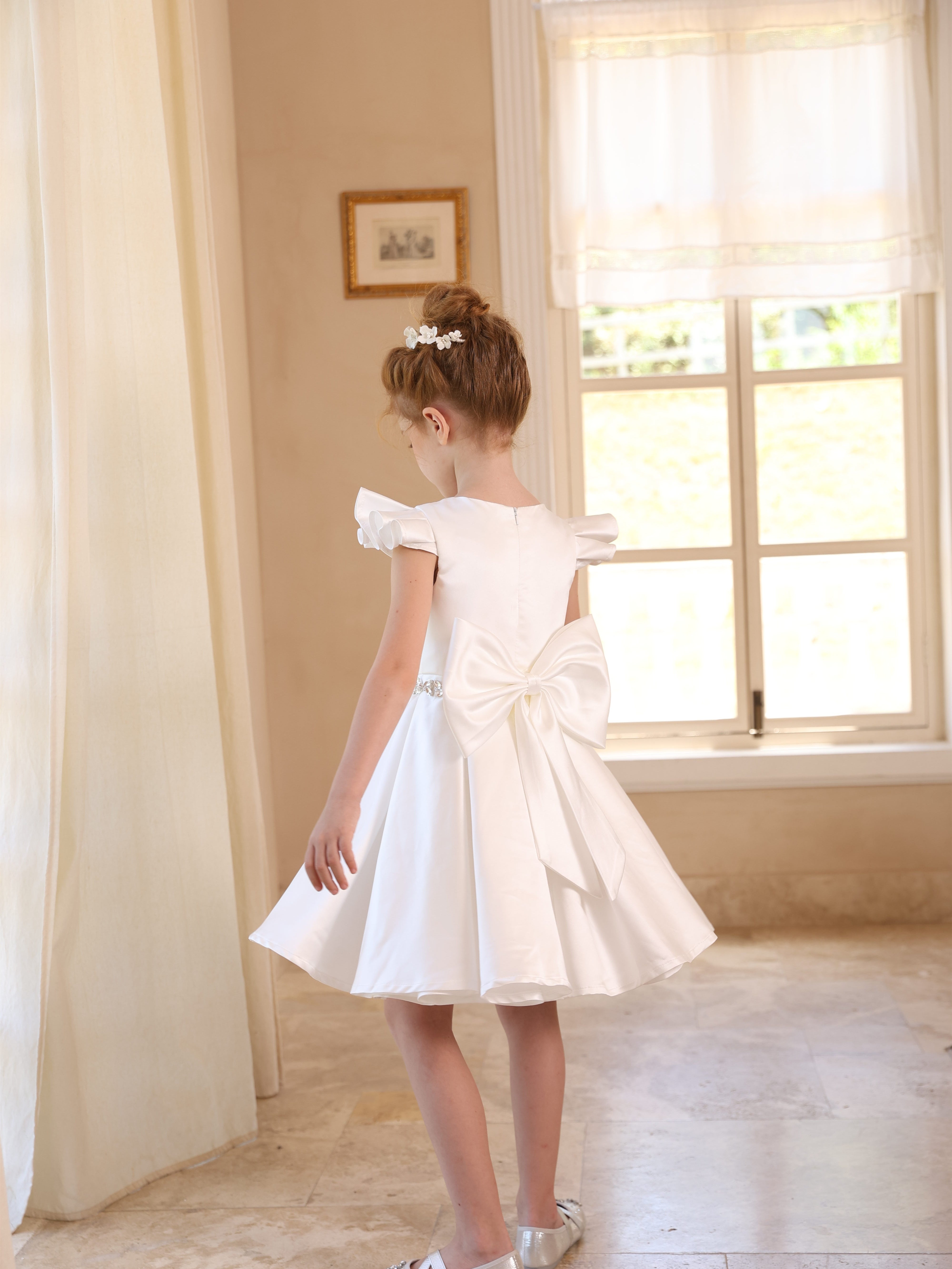 Sleeveless Knee-Length Satin Ball-Gown with Ruched Details for Flower Girls