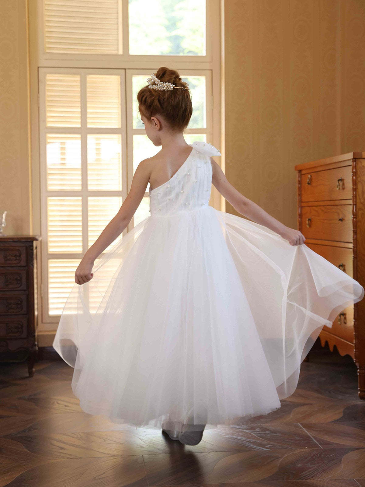 One-shoulder Sleeveless Flower Girl Dresses in Ball-Gown Satin Tulle with Bowknot