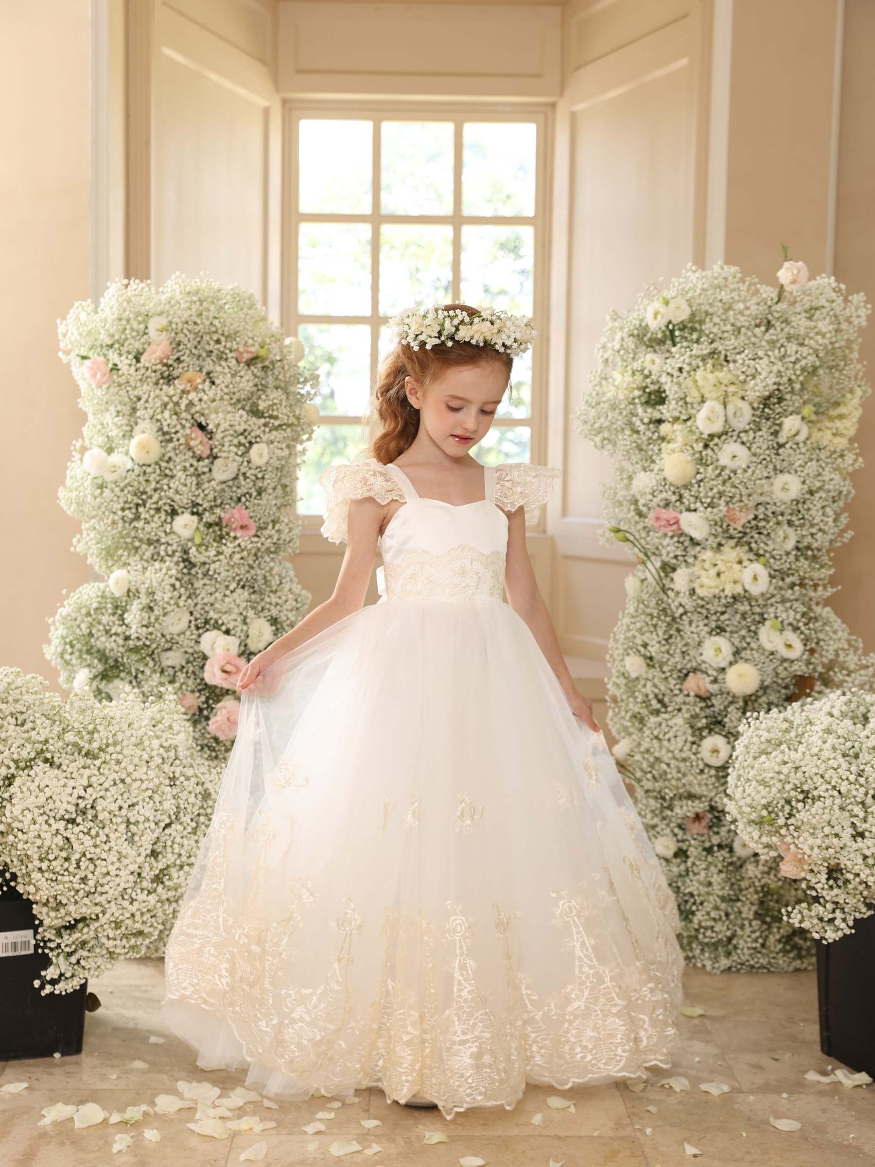 Sleeveless Floor-Length Tulle Ball-Gown with Square Neckline and Lace Flowers for Flower Girls